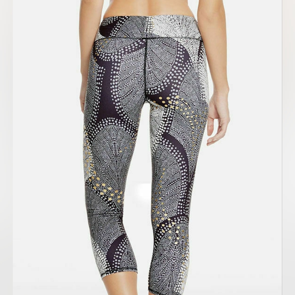 Fabletics salar capri foil print leggings XL.